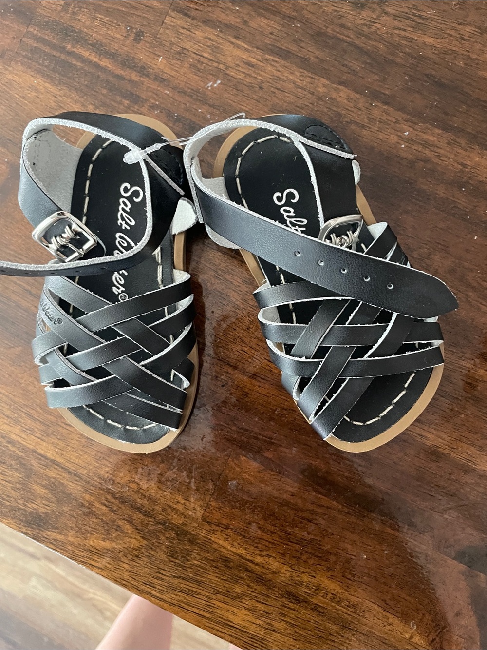Black Girls' salt water Woven Strap Sandals size 5c